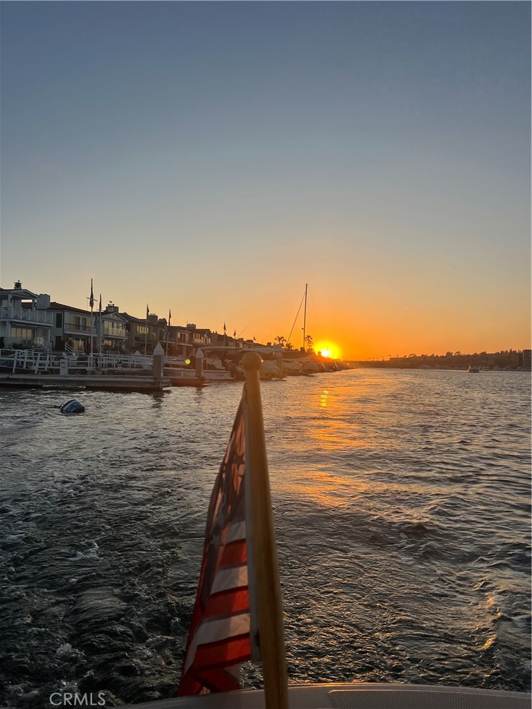 https://media.crmls.org/medias/beb7166e-5470-4c58-ad05-a0bbdf4da770.jpg?preset=X-Large