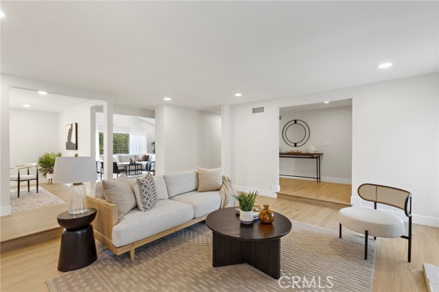 Detail Gallery Image 10 of 36 For 7848 Calmcrest Dr, Downey,  CA 90240 - 3 Beds | 2/1 Baths