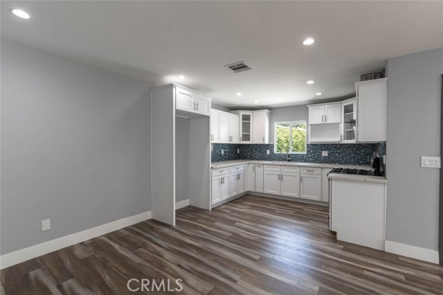 6438 Day Street, Tujunga CA: https://media.crmls.org/medias/beb84ff6-5d09-4802-a589-f7eb0a7c3b97.jpg