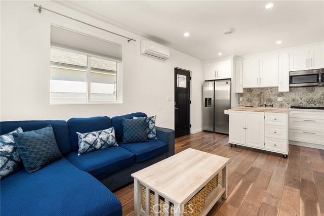 Detail Gallery Image 4 of 10 For 6624 Dannyboyar Ave, West Hills,  CA 91307 - 1 Beds | 1 Baths