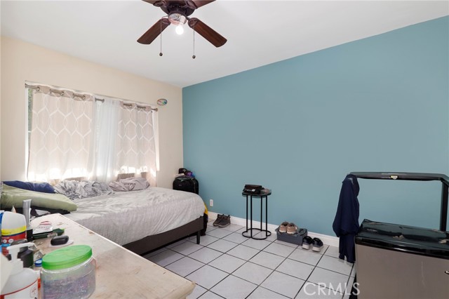 7545 White Oak Avenue, Reseda CA: https://media.crmls.org/medias/beb934d4-e3fe-404a-b175-cb6745e2e10f.jpg