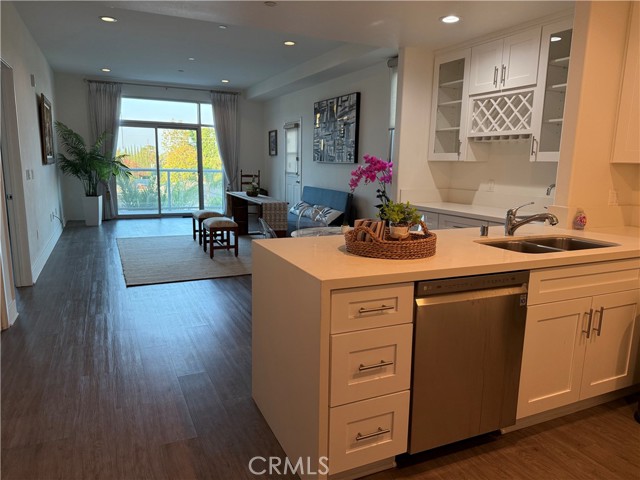 Detail Gallery Image 8 of 19 For 56 E Duarte Rd #420,  Arcadia,  CA 91006 - 1 Beds | 2 Baths