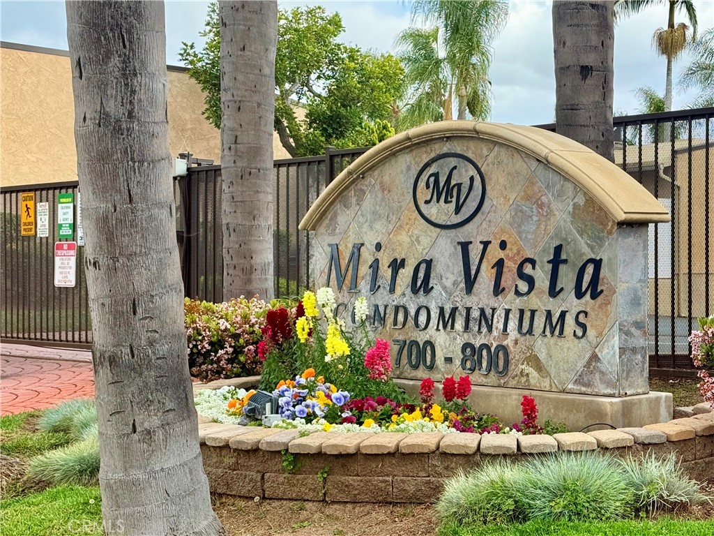 https://media.crmls.org/medias/beb9ef0e-fe07-4871-bf73-1c19a3bb3a7b.jpg?preset=X-Large