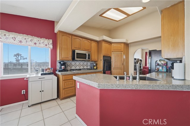 Detail Gallery Image 11 of 47 For 12035 Barbet, Phelan,  CA 92371 - 4 Beds | 2 Baths