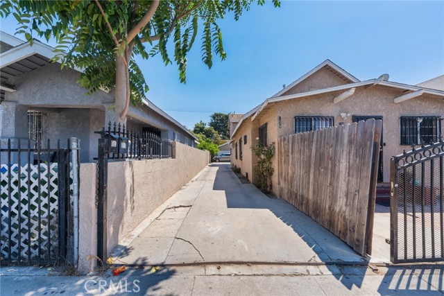 138 W Gage Avenue, Los Angeles CA: https://media.crmls.org/medias/bebd6c04-aed7-414e-b0d5-434ac4148c79.jpg