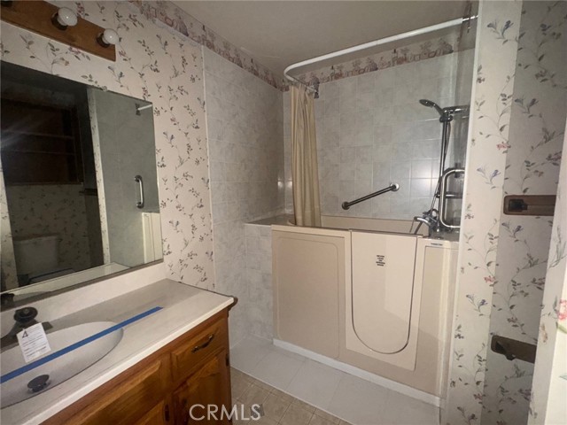 2165 Trenton Court, Merced CA: https://media.crmls.org/medias/bebdd00b-286c-4e3e-801c-1cd8683f0e77.jpg
