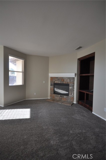 8945 Honeysuckle Avenue, Hesperia CA: https://media.crmls.org/medias/bebeb822-5c71-467c-80c3-adfbf549b398.jpg