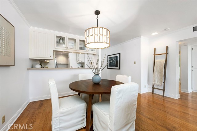 Detail Gallery Image 4 of 41 For 201 Bay Shore Ave #104,  Long Beach,  CA 90803 - 2 Beds | 2 Baths