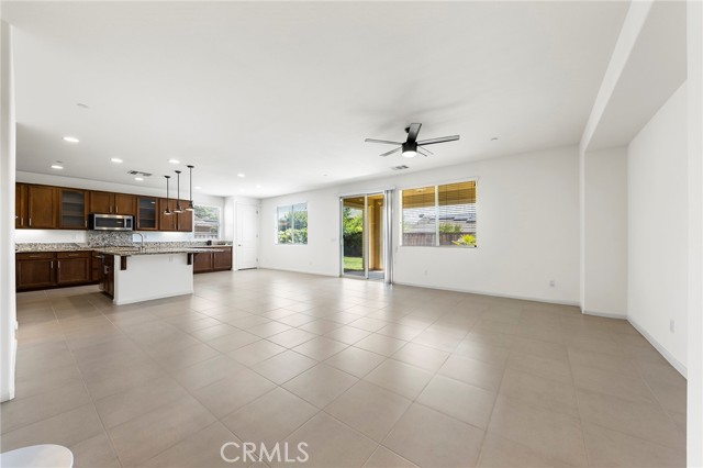 Detail Gallery Image 7 of 53 For 1283 W Tulip Circle, Beaumont,  CA 92223 - 5 Beds | 4 Baths