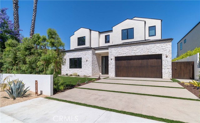 4320 Teesdale Avenue, Studio City CA: https://media.crmls.org/medias/bebfad7f-34d4-407c-8d54-6133c15d02f6.jpg