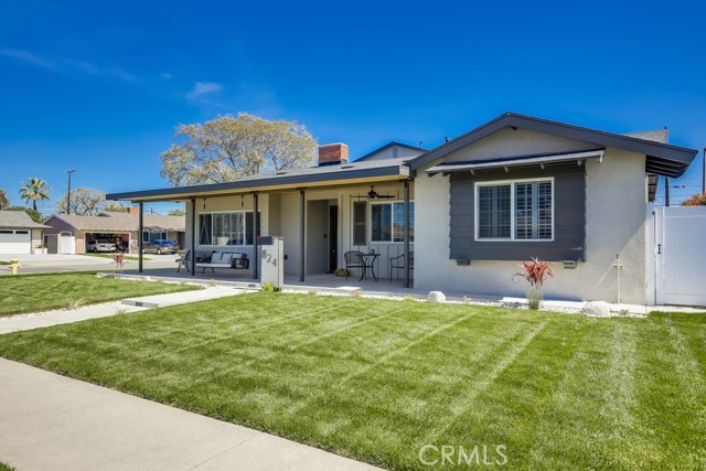 824 S Dune Street, Anaheim CA: https://media.crmls.org/medias/bebfcbc3-8bae-4b20-b8a9-275e07797b8a.jpg