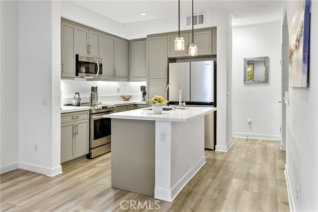 Detail Gallery Image 6 of 29 For 2560 Valentina Way #2,  Commerce,  CA 90040 - 3 Beds | 3 Baths