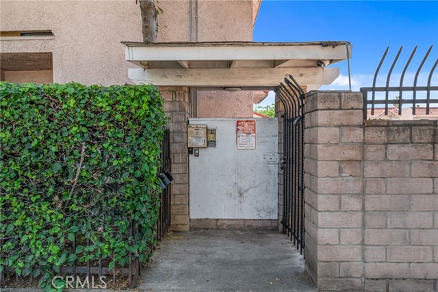 Detail Gallery Image 2 of 39 For 10943 Laurel Canyon #B9,  San Fernando,  CA 91340 - 2 Beds | 2 Baths