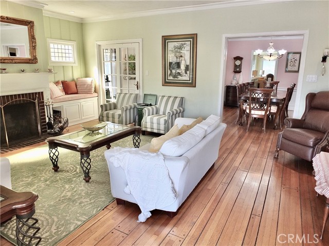 833 Terraine Avenue, Long Beach CA: https://media.crmls.org/medias/bec0b0af-ddee-4e41-b117-e45af7ea96d1.jpg