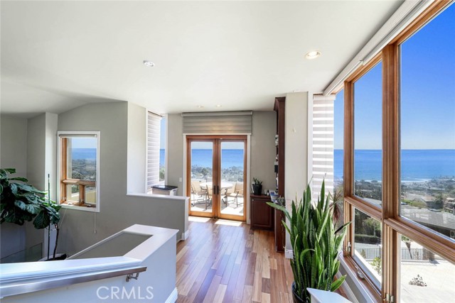 Detail Gallery Image 12 of 40 For 1076 Skyline Dr, Laguna Beach,  CA 92651 - 4 Beds | 4/1 Baths