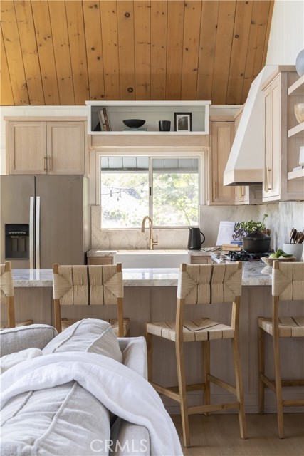Detail Gallery Image 5 of 35 For 27937 West Shore Rd, Lake Arrowhead,  CA 92352 - 4 Beds | 4 Baths