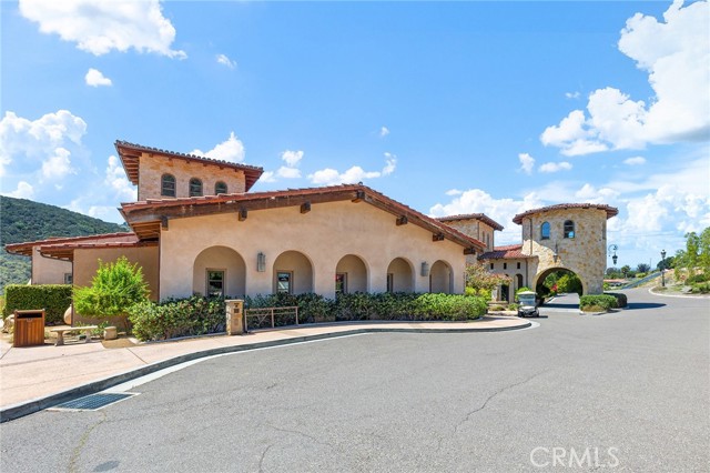 29122 Laurel Valley Drive, Vista CA: https://media.crmls.org/medias/bec15adf-0a2e-4330-9ed1-a63d426fb5ba.jpg