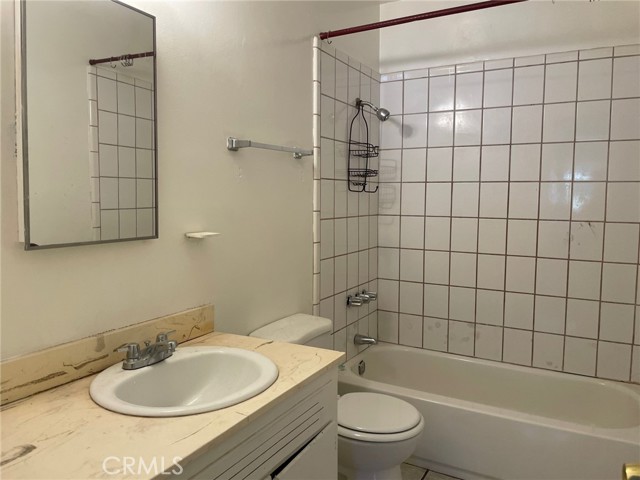 Detail Gallery Image 9 of 13 For 4953 Gambier St #4,  Los Angeles,  CA 90032 - 2 Beds | 1 Baths