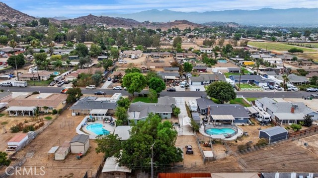 887 Kingman Drive, Norco CA: https://media.crmls.org/medias/bec2286d-6c9b-49bb-a942-0c82234aa1c7.jpg