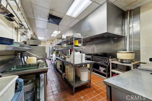 320 W Foothill Blvd, Upland CA: https://media.crmls.org/medias/bec2497b-ef7a-489c-a502-1c2df36ea292.jpg