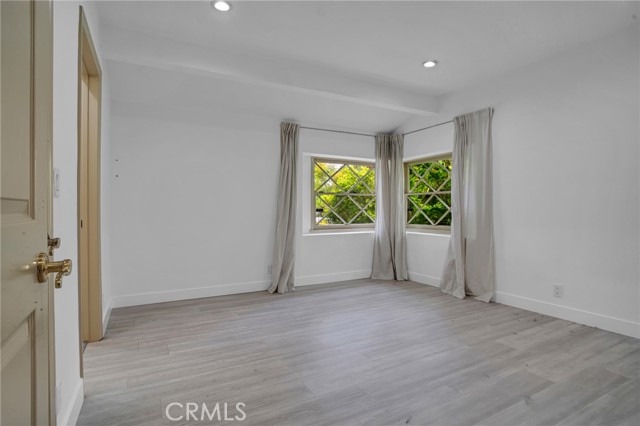 Detail Gallery Image 25 of 39 For 19710 Henshaw St, Woodland Hills,  CA 91364 - 4 Beds | 4 Baths