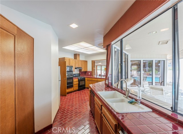 Detail Gallery Image 45 of 49 For 2577 Plaza Del Amo #730,  Torrance,  CA 90503 - 3 Beds | 2/1 Baths