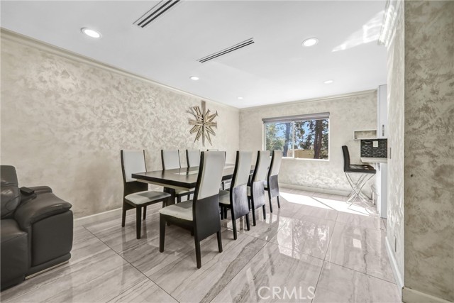 Detail Gallery Image 9 of 37 For 8038 via Pompeii, Burbank,  CA 91504 - 3 Beds | 3 Baths