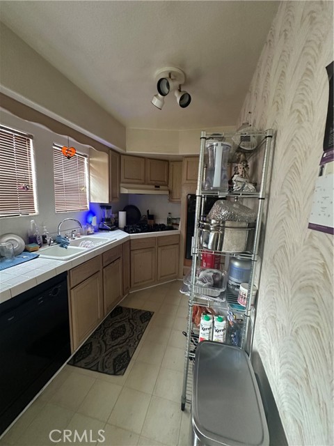 Detail Gallery Image 10 of 14 For 5612 Rimpau Blvd, Windsor Hills,  CA 90043 - 2 Beds | 2 Baths