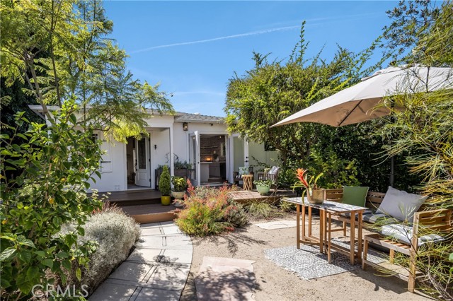 Detail Gallery Image 2 of 40 For 2317 Walgrove, Los Angeles,  CA 90066 - 4 Beds | 3 Baths