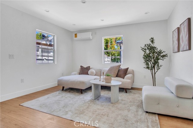 Detail Gallery Image 24 of 34 For 18406 Jovan St, Tarzana,  CA 91335 - 5 Beds | 4 Baths