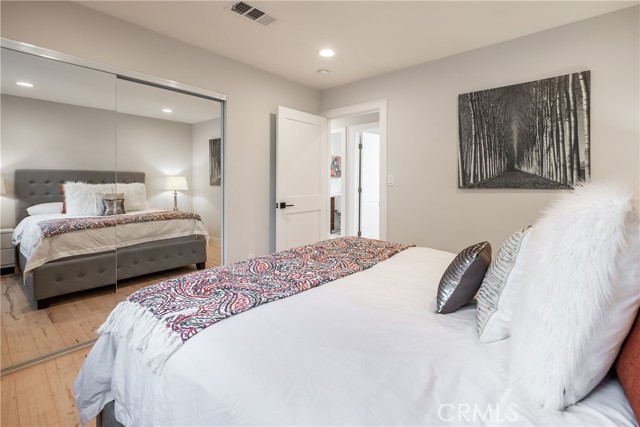 Detail Gallery Image 8 of 27 For 4039 Clayton Ave, Los Angeles,  CA 90027 - 3 Beds | 2 Baths