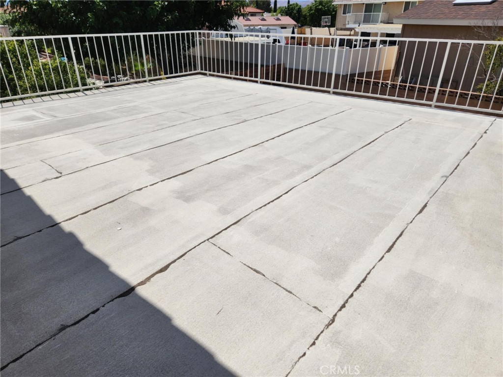 https://media.crmls.org/medias/bec6d31f-7c07-4729-a51a-69e49d89a6d1.jpg?preset=X-Large