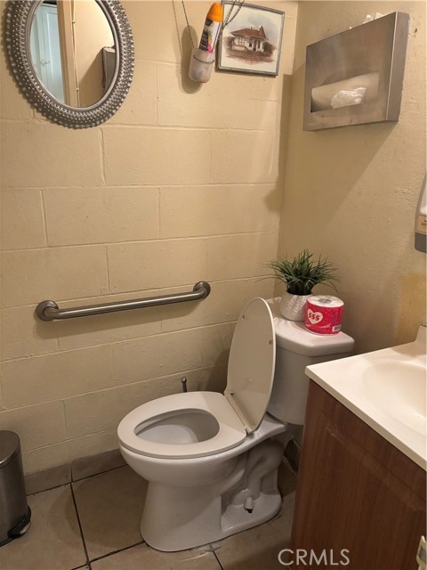 0, Long Beach CA: https://media.crmls.org/medias/bec857c1-6e86-4b47-b370-c7d0941a4ff8.jpg