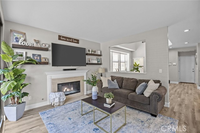 Detail Gallery Image 2 of 39 For 1519 San Rafael Pl, Corona,  CA 92882 - 3 Beds | 3 Baths