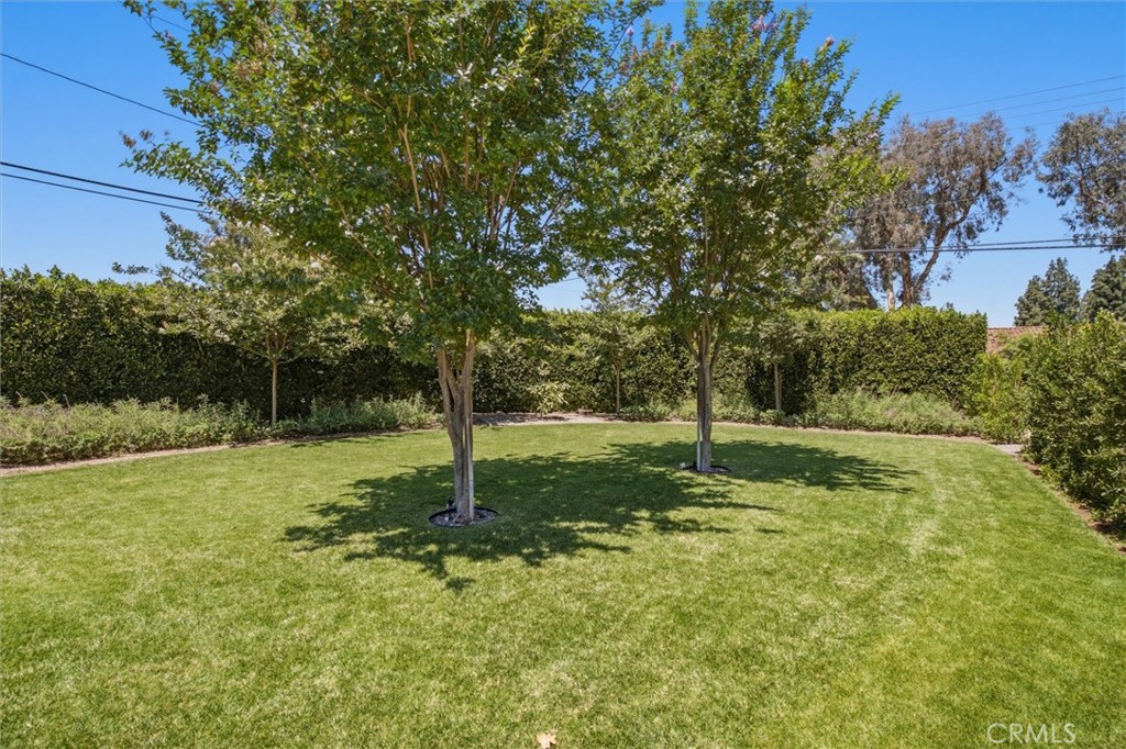 https://media.crmls.org/medias/bec99ab2-eb98-4cb8-81ee-7f23275f8aa1.jpg?preset=X-Large