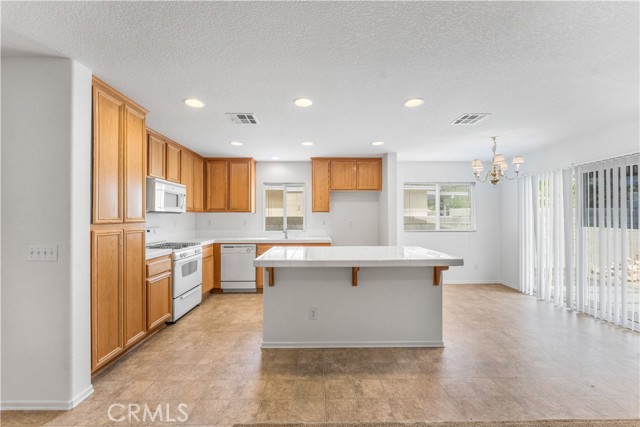 Detail Gallery Image 8 of 38 For 45334 Stadium, Lancaster,  CA 93535 - 4 Beds | 2 Baths