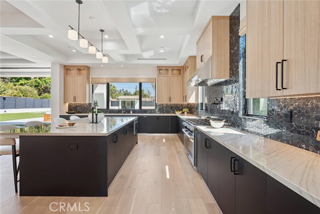 Detail Gallery Image 20 of 74 For 13807 Magnolia Bld, Sherman Oaks,  CA 91423 - 5 Beds | 4/1 Baths
