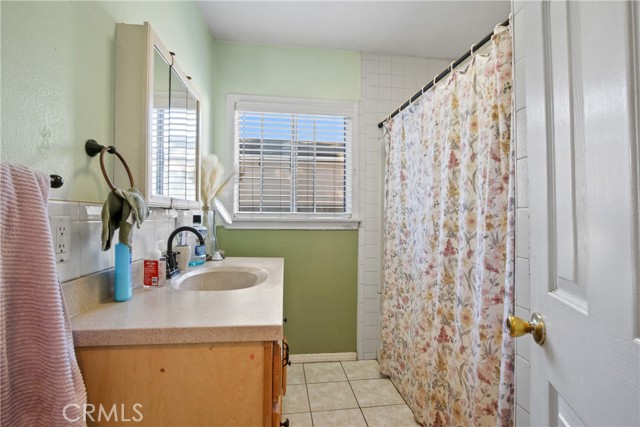 Detail Gallery Image 7 of 11 For 305 E 52nd St, Long Beach,  CA 90805 - 2 Beds | 1 Baths