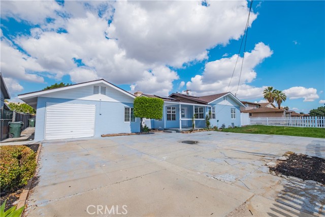 17196 Barbee St., Fontana CA: https://media.crmls.org/medias/becafcfb-29b2-4e78-9567-23045cf7443e.jpg