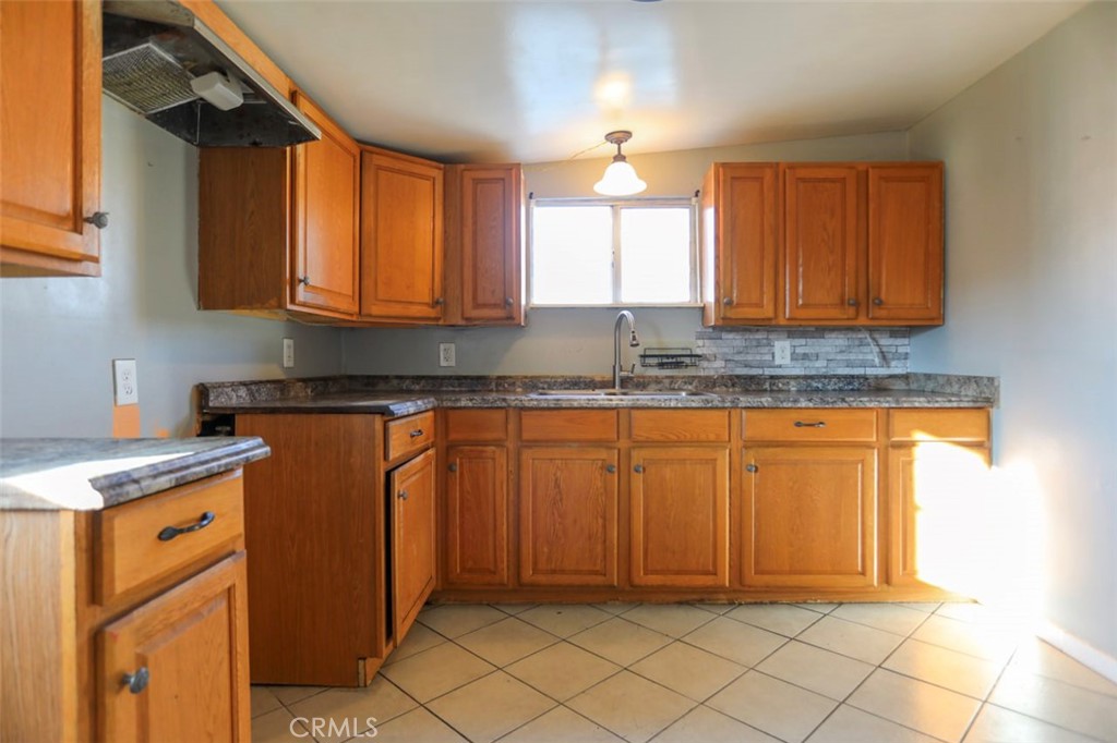 https://media.crmls.org/medias/becbbcbc-cd84-435e-b860-ec57bd593eeb.jpg?preset=X-Large