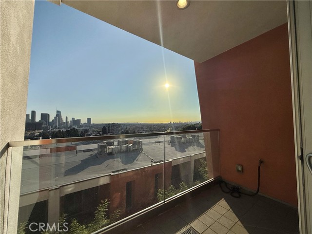 Detail Gallery Image 31 of 37 For 1035 Figueroa Ter #4,  Los Angeles,  CA 90012 - 3 Beds | 2/1 Baths