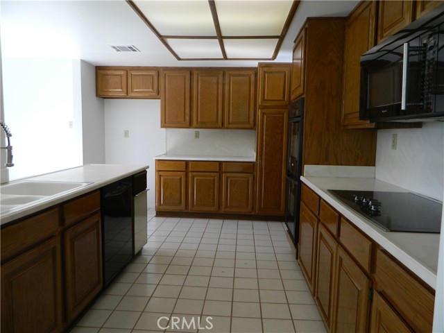 Detail Gallery Image 9 of 30 For 888 via Maria, Upland,  CA 91784 - 3 Beds | 3/1 Baths