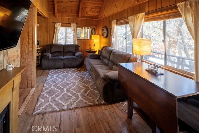 Detail Gallery Image 9 of 31 For 1090 W Alta Vista Ave, Big Bear City,  CA 92314 - 2 Beds | 1 Baths