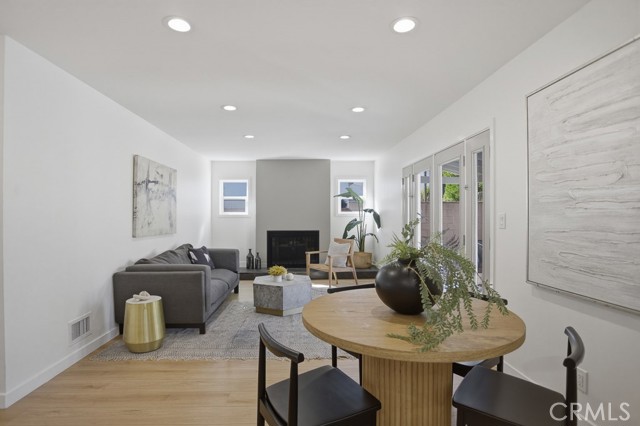 Detail Gallery Image 7 of 46 For 21045 Blythe St, Canoga Park,  CA 91304 - 4 Beds | 2 Baths