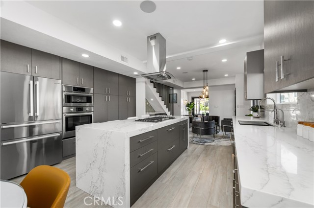 Detail Gallery Image 12 of 27 For 122 21st, Huntington Beach,  CA 92648 - 3 Beds | 4/1 Baths