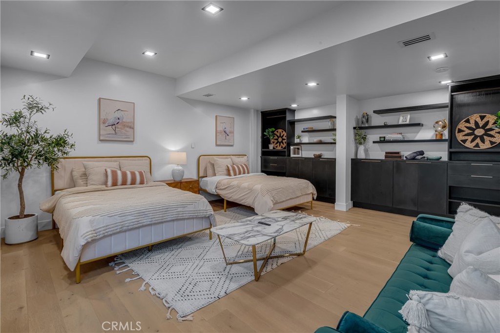 https://media.crmls.org/medias/bed16f39-ebcb-481b-9a39-1c48e3ddb351.jpg?preset=X-Large