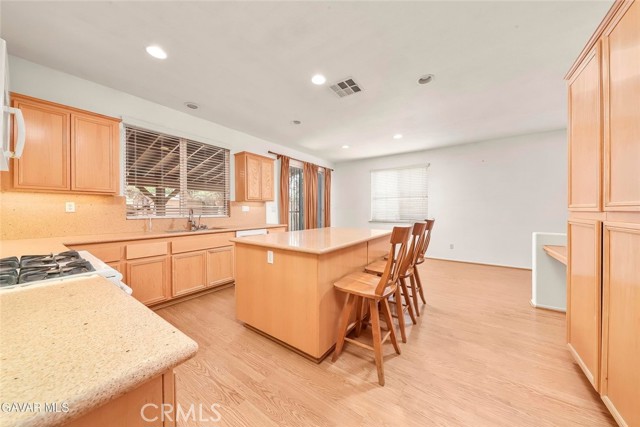 Detail Gallery Image 11 of 28 For 43341 Elizabeth Ln, Lancaster,  CA 93535 - 4 Beds | 2/1 Baths