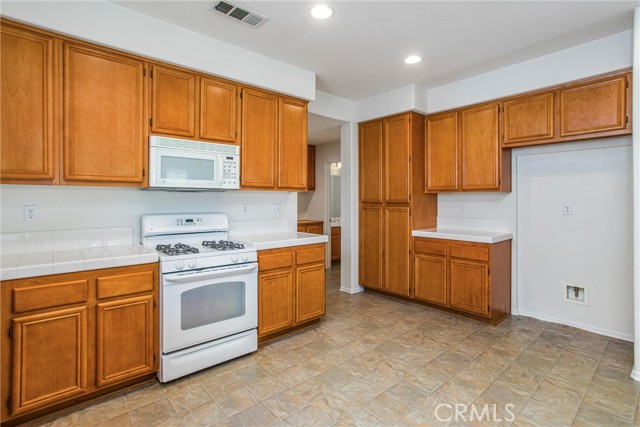 Detail Gallery Image 15 of 39 For 35375 Trevino Trl, Beaumont,  CA 92223 - 3 Beds | 2/1 Baths