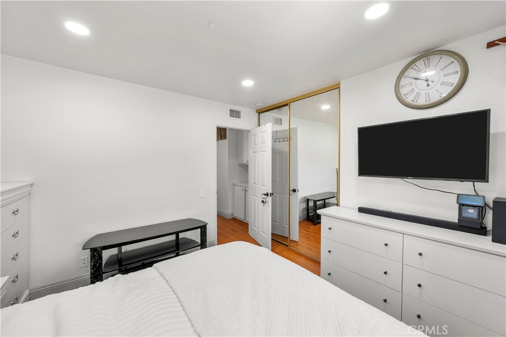https://media.crmls.org/medias/bed2eea9-ebb1-4661-bb16-9c0e332e4162.jpg?preset=X-Large