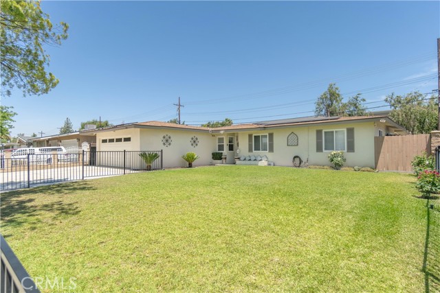 5611 Harold Street, Riverside CA: https://media.crmls.org/medias/bed31d2e-fe14-4b80-abde-8c9f5a38569e.jpg